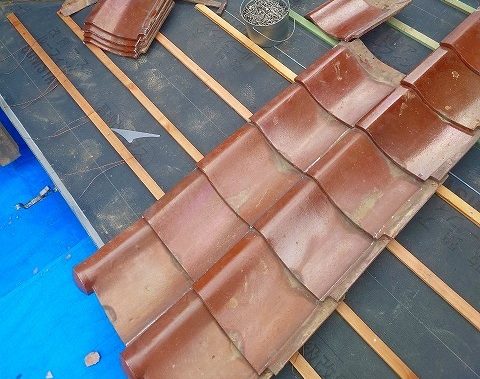 明石市で屋根瓦の復旧作業